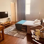 Timeout Market 2 Bedrooms דירה