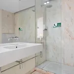 Timeout Market 2 Bedrooms דירה