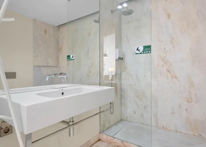 Timeout Market 2 Bedrooms דירה